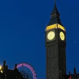 ياخالد مالي وطن بالعارض إلا وطنها قلبي غدا 