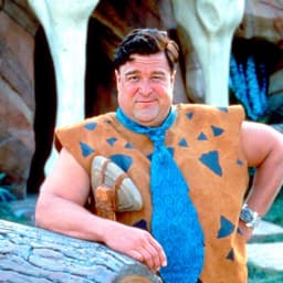 Fred Flintstone (John Goodman)