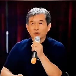 年轻一点的地中海白发演讲男