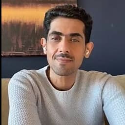 الكاتب أسامة المسلم