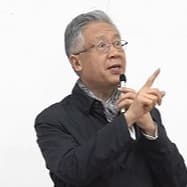 大学老教授讲台演讲男