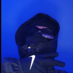 تشارلي في الدببة الثلاثة