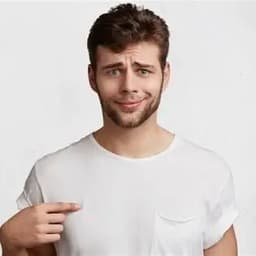 SIMPLE - 01 HOMEM MEIO AFEMINADO