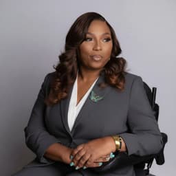 cOACH lIZ rECLAIM YOUR cROWN vOICE