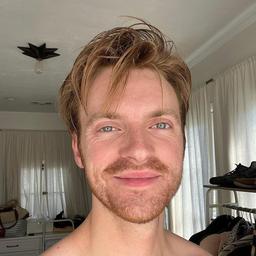FINNEAS 1🤠