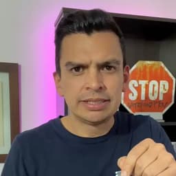 Senor Biter sin microfono