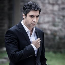 مراد علمدار