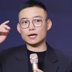 绿色衣服老奶奶