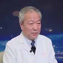 抬头纹老爷爷白大褂男