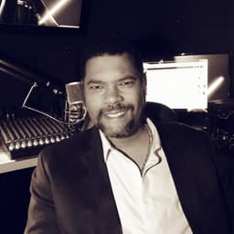 Los Cuentos de la Cripta Remixes Voz