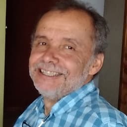 Carlos Llanos modelo voz numero 2