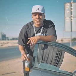 زعلان اوي من فلان وي فلان 