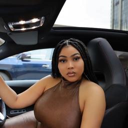 K Naomi 